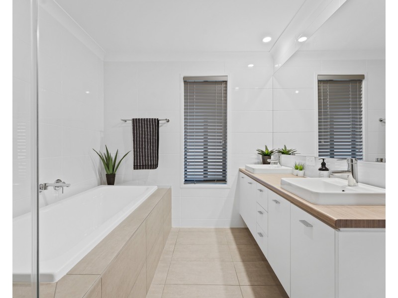 21 Kennedy Court, North Lakes QLD 4509