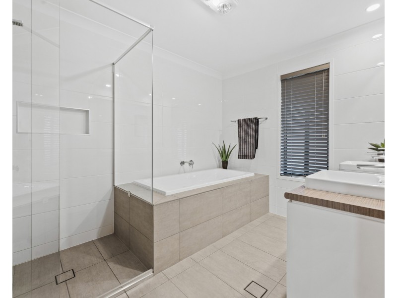 21 Kennedy Court, North Lakes QLD 4509