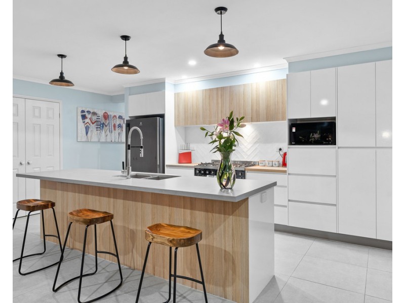 18 Sandpiper Avenue, North Lakes QLD 4509