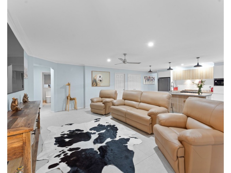 18 Sandpiper Avenue, North Lakes QLD 4509