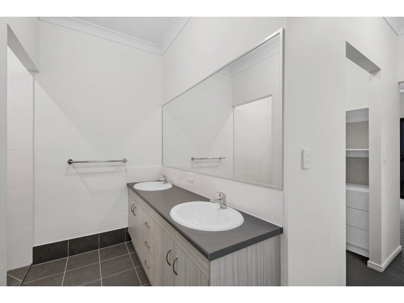 5 Oatley Street, Mango Hill QLD 4509