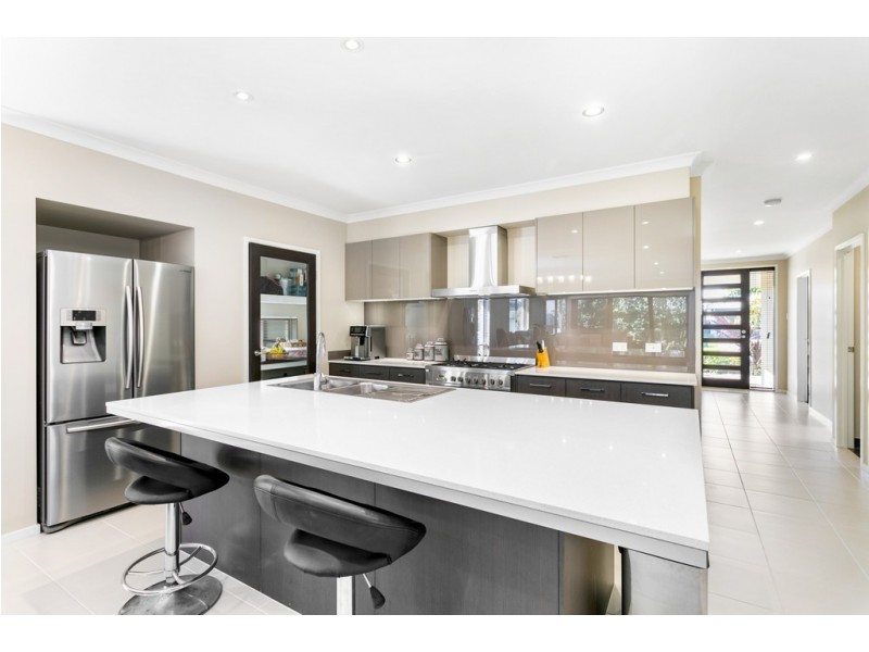 37 Wallarah Parade, North Lakes QLD 4509