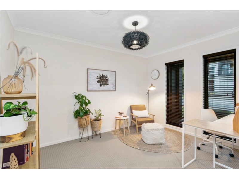 8 Hinton Crescent, Mango Hill QLD 4509