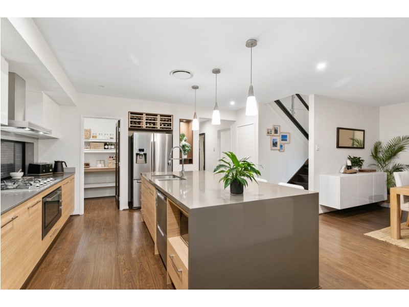 8 Hinton Crescent, Mango Hill QLD 4509