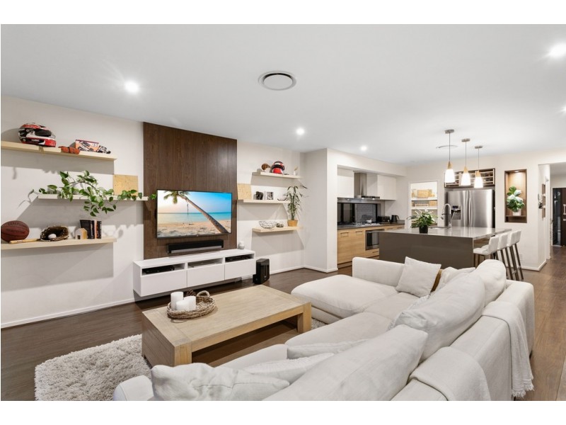 8 Hinton Crescent, Mango Hill QLD 4509