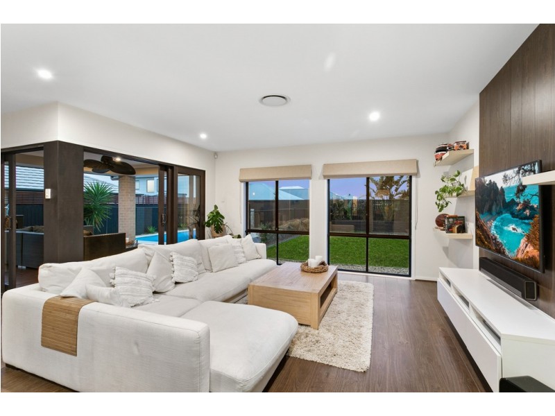 8 Hinton Crescent, Mango Hill QLD 4509