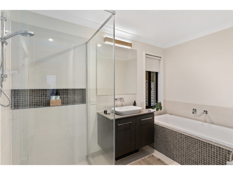 8 Hinton Crescent, Mango Hill QLD 4509