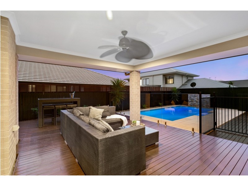 8 Hinton Crescent, Mango Hill QLD 4509