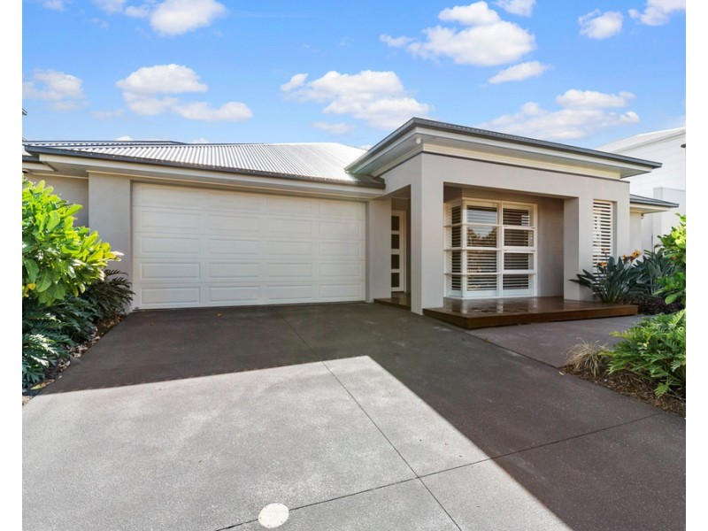 36 Spinnaker Boulevard, Newport QLD 4020