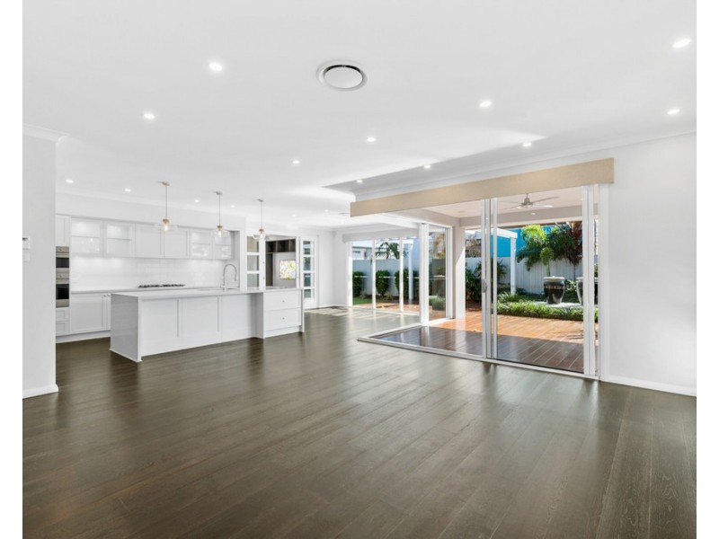 36 Spinnaker Boulevard, Newport QLD 4020