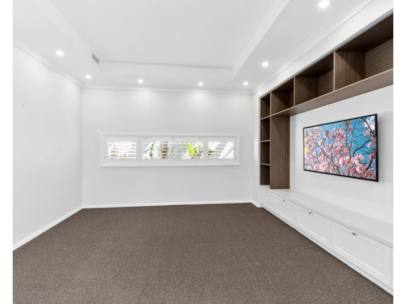 36 Spinnaker Boulevard, Newport QLD 4020