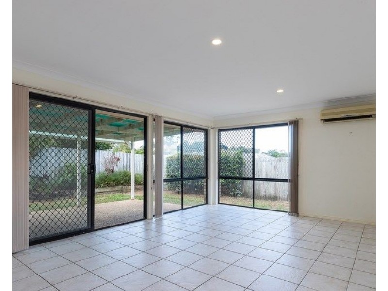 7 Mowbray Court, Kallangur QLD 4503