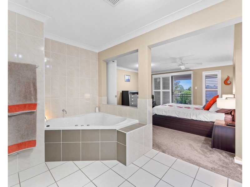 24 Nicklaus Parade, North Lakes QLD 4509