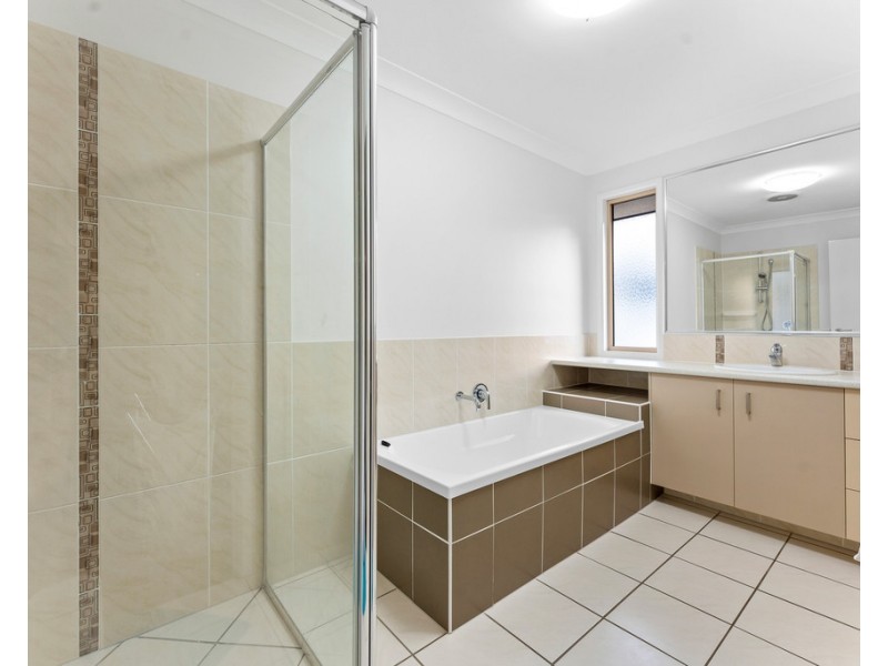 24 Nicklaus Parade, North Lakes QLD 4509