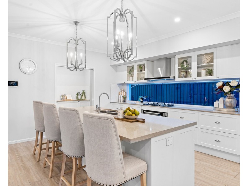 16 Woodward Crescent, North Lakes QLD 4509