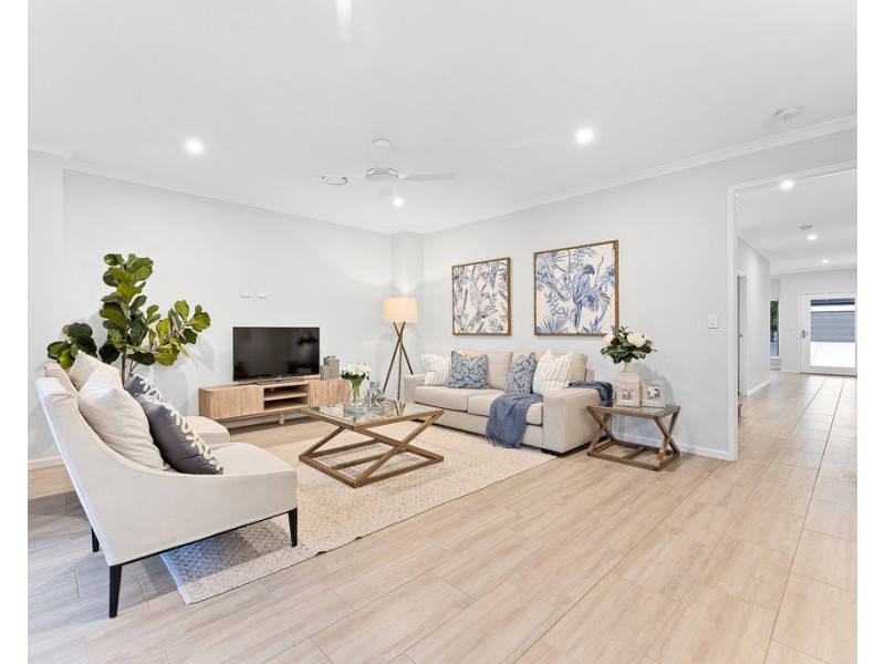 16 Woodward Crescent, North Lakes QLD 4509