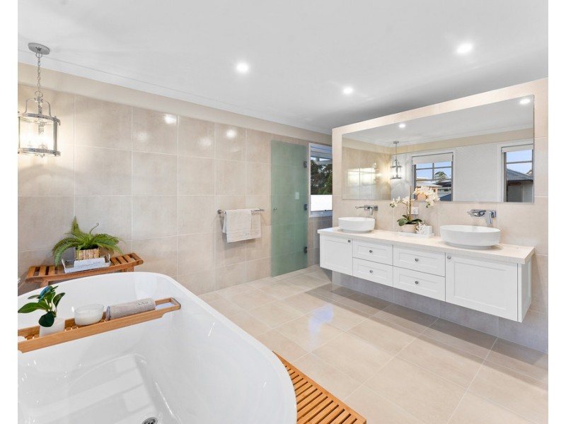 16 Woodward Crescent, North Lakes QLD 4509