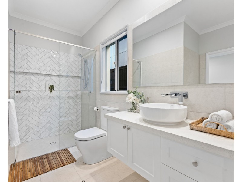 16 Woodward Crescent, North Lakes QLD 4509