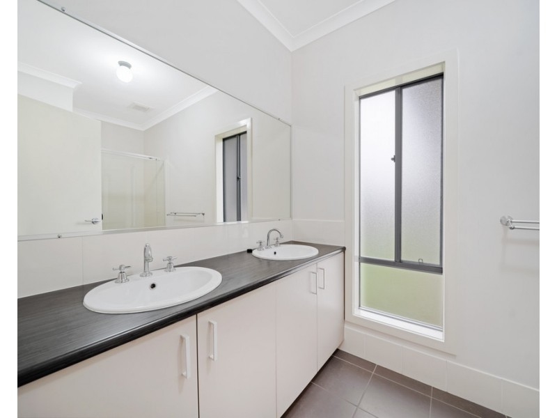 27 Dunes Crescent, North Lakes QLD 4509