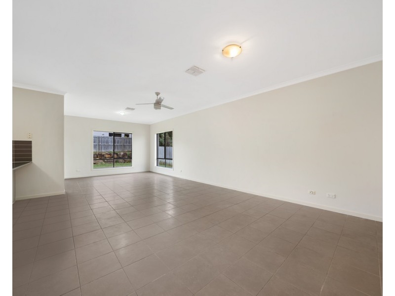 27 Dunes Crescent, North Lakes QLD 4509