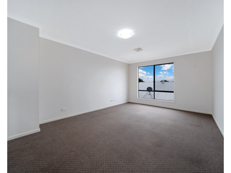 27 Dunes Crescent, North Lakes QLD 4509