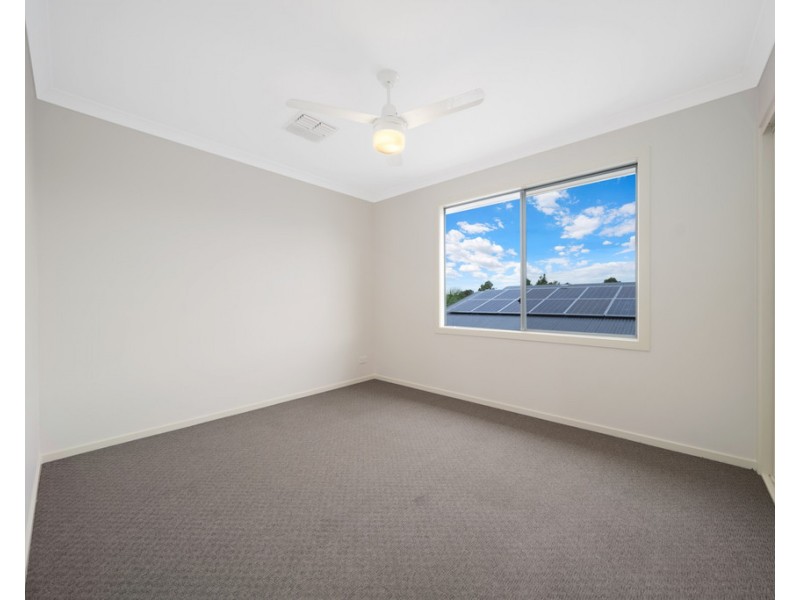 27 Dunes Crescent, North Lakes QLD 4509