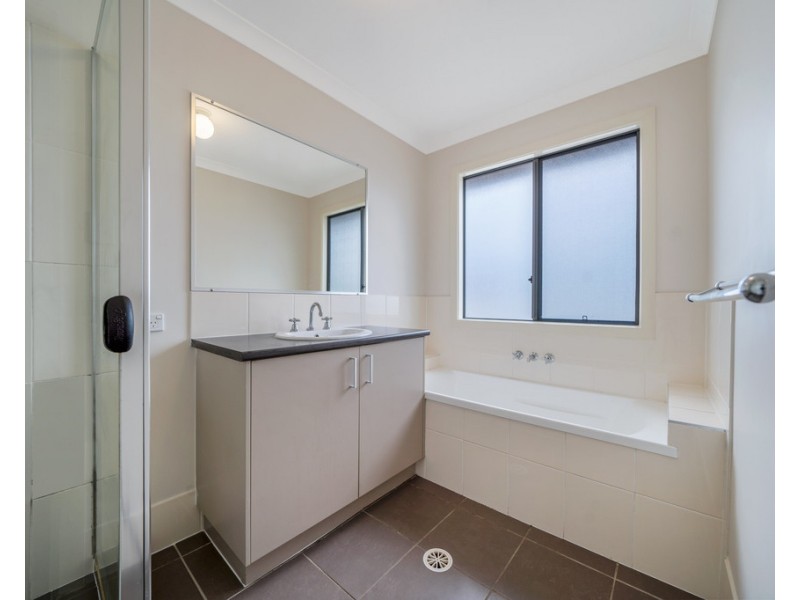 27 Dunes Crescent, North Lakes QLD 4509