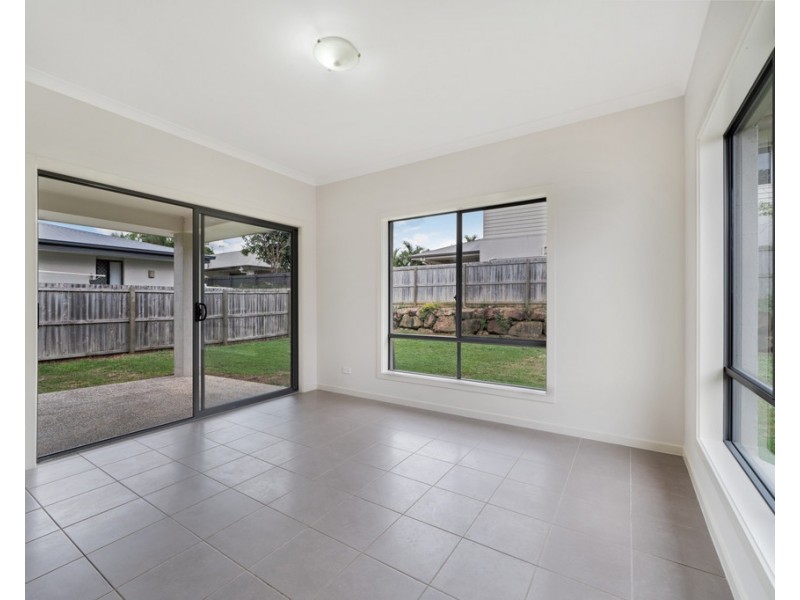27 Dunes Crescent, North Lakes QLD 4509