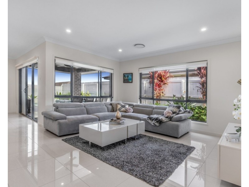 33 Oatley Street, Mango Hill QLD 4509