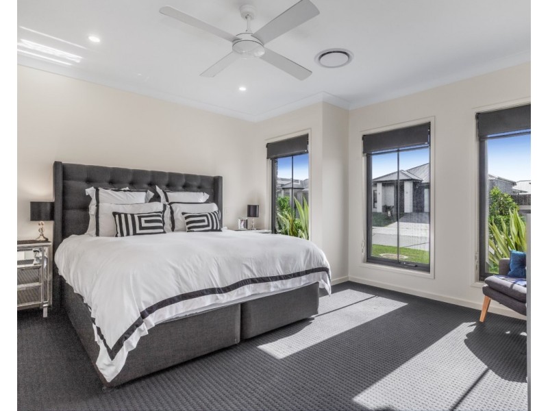 33 Oatley Street, Mango Hill QLD 4509