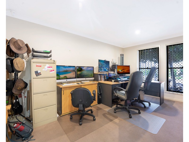 6 Bowerbird Crescent, Dakabin QLD 4503