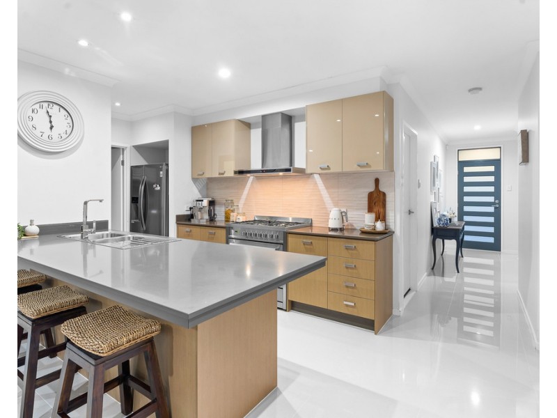 5 Melville Parade, North Lakes QLD 4509