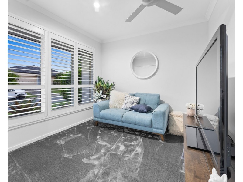 5 Melville Parade, North Lakes QLD 4509