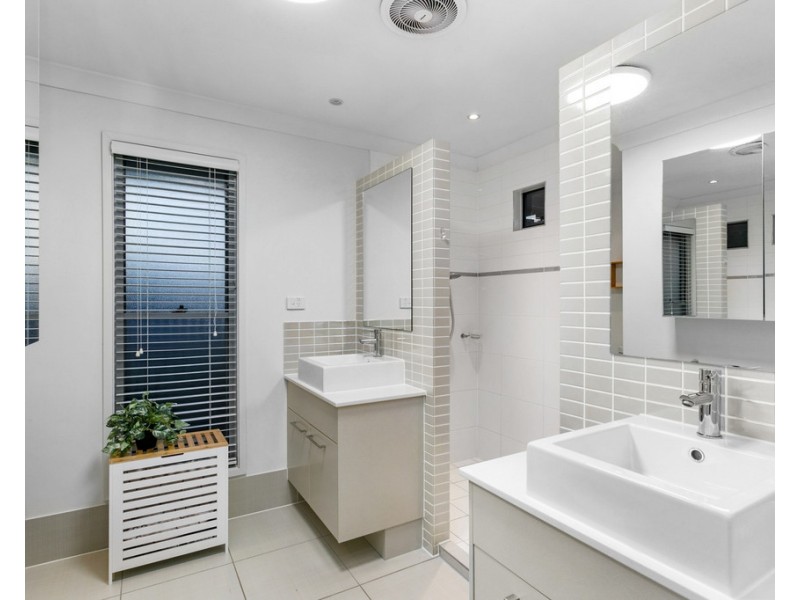5 Eaton Close, North Lakes QLD 4509