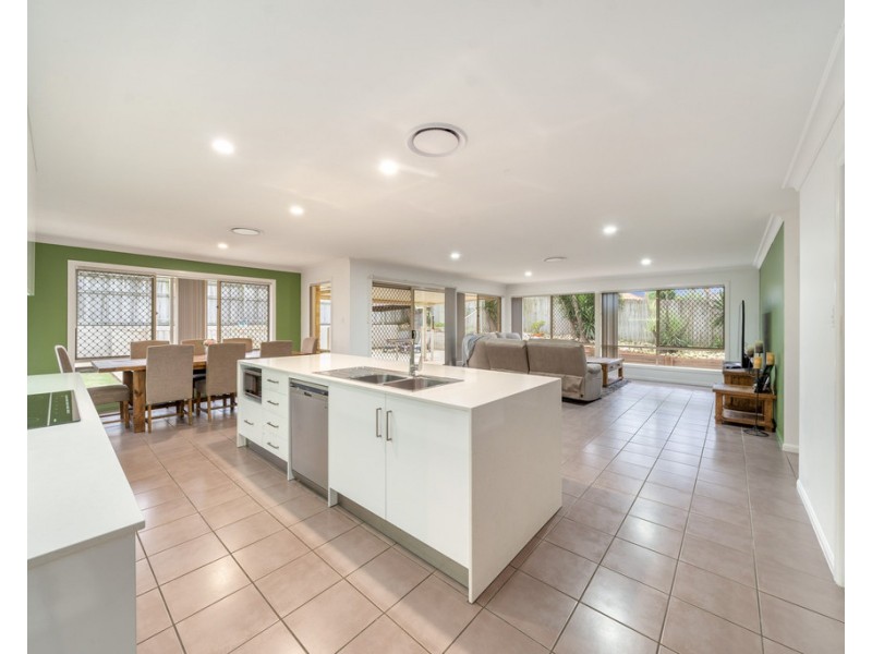 6 Lochern Court, North Lakes QLD 4509