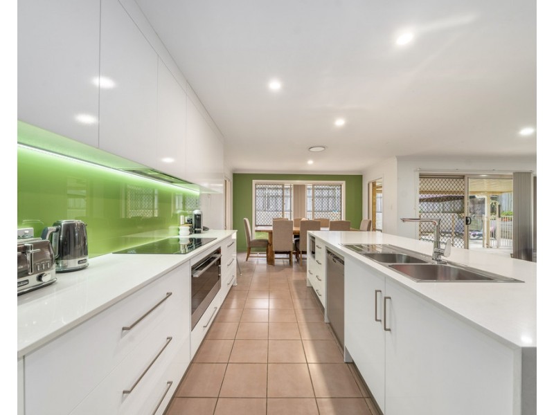 6 Lochern Court, North Lakes QLD 4509