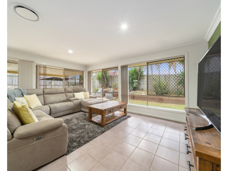 6 Lochern Court, North Lakes QLD 4509