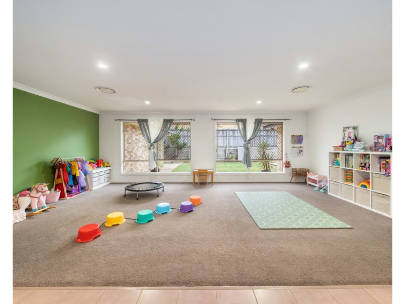 6 Lochern Court, North Lakes QLD 4509