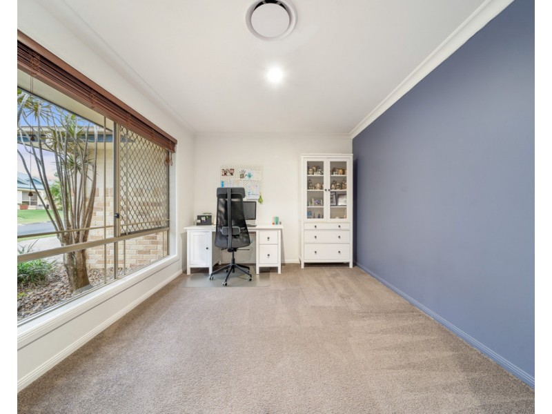 6 Lochern Court, North Lakes QLD 4509