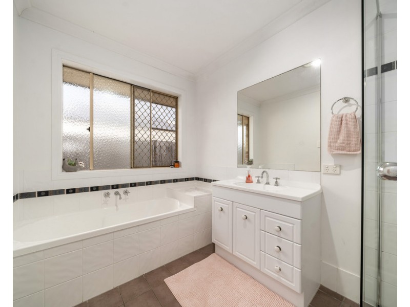 6 Lochern Court, North Lakes QLD 4509