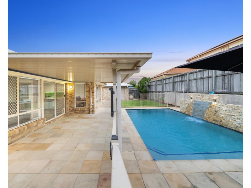 6 Lochern Court, North Lakes QLD 4509