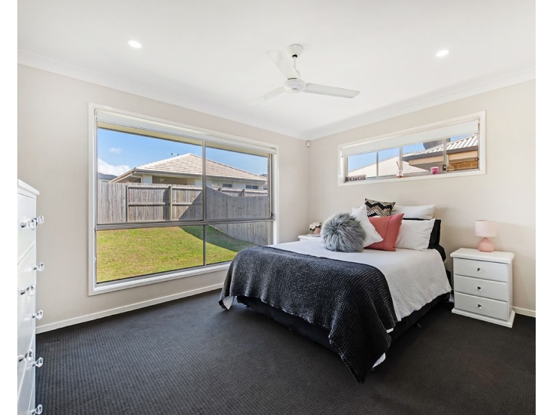19 Sundown Circuit, North Lakes QLD 4509