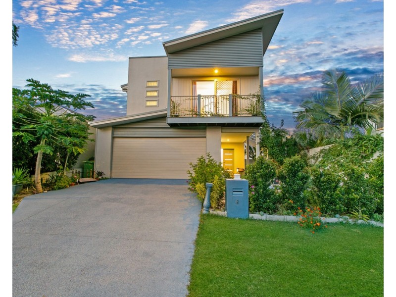 4 Riviera Crescent, North Lakes QLD 4509