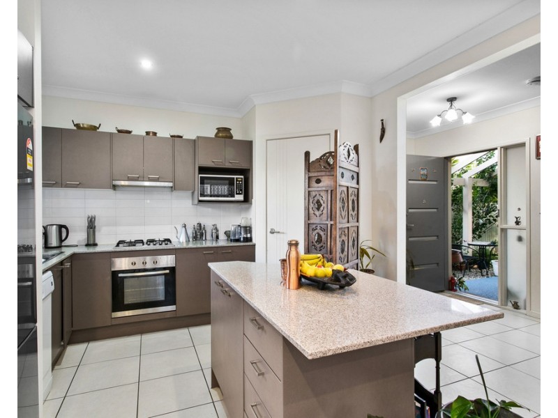 4 Riviera Crescent, North Lakes QLD 4509