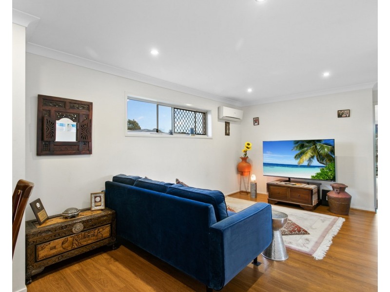 4 Riviera Crescent, North Lakes QLD 4509