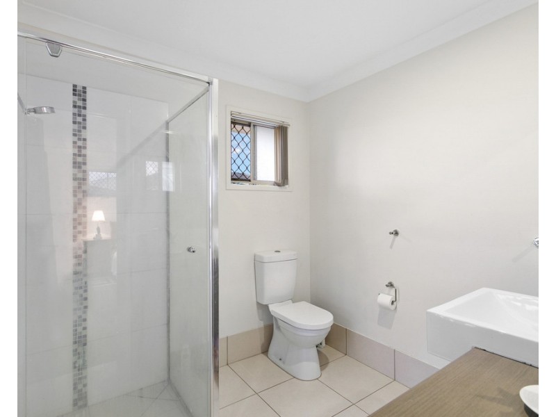4 Riviera Crescent, North Lakes QLD 4509