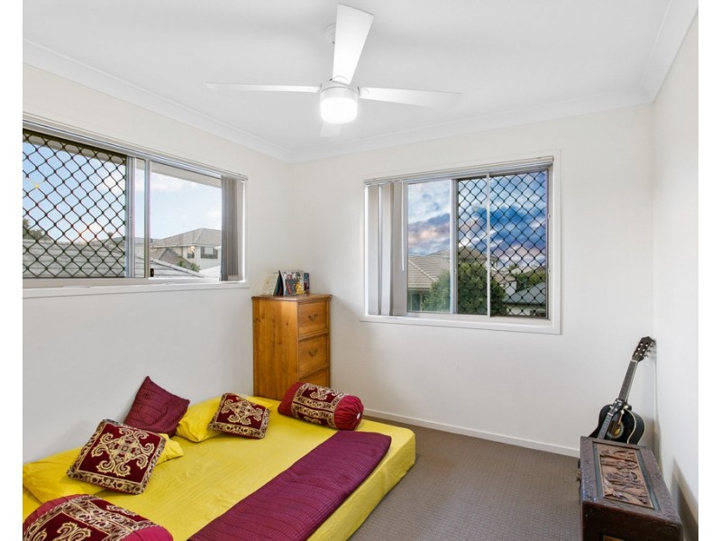 4 Riviera Crescent, North Lakes QLD 4509