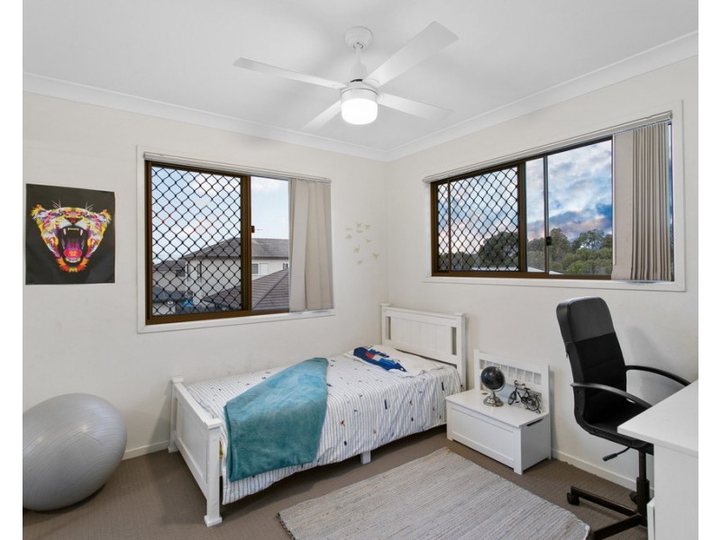 4 Riviera Crescent, North Lakes QLD 4509
