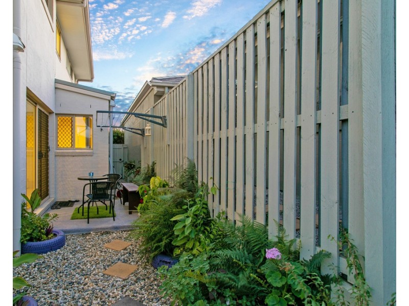 4 Riviera Crescent, North Lakes QLD 4509
