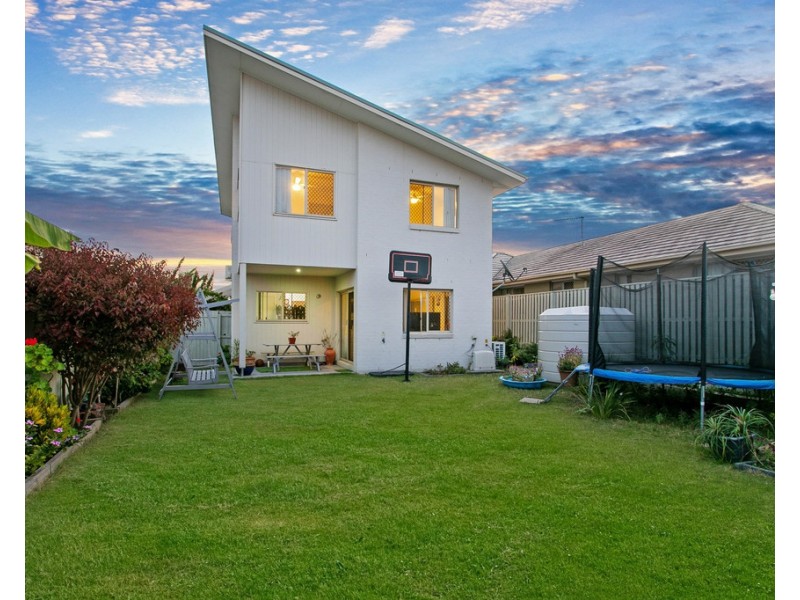 4 Riviera Crescent, North Lakes QLD 4509